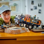 60471-LEGO-City-caminhao-de-laboratorio-cientifico -4-